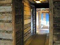 Stilen �r rustik. H�r finns 12 rum.