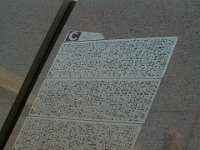 De ser ut så här. Görans foto finns på &#34;East 4-C-15-3-22.  Your  tile is located on the East monuments, row 4, section C, Panel 15, count up 3 rows and across 22 tiles.  Barcode for this tile is 281598.&#34; enligt de som sköter bilderna.