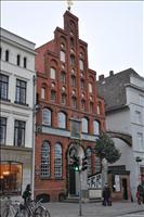 Skepparhuset med restaurang, men vi �t i r�dhusk�llaren