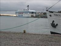 B�tarna fr�n Sverige hade kommit in, b�de Silja line och...
