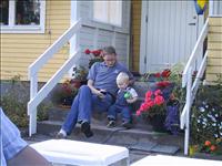 D� �r det b�ttre med ett glas vin och ett snack oss m�n emellan.