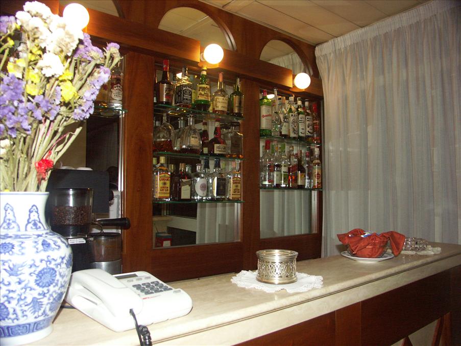 Baren p� hotellet - som inte var lika v�lsorterade