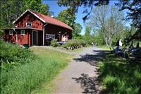 Detta, som var ett stall p� Albert Engstr�ms tid, �r nu servering.