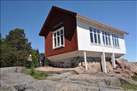 Stugan �r m�lad s� h�r f�r att likna ett sj�m�rke, ett villkor f�r att f� bygga