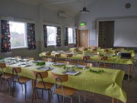 Festkommittén kom till bygdegården kl 15 och börjad duka