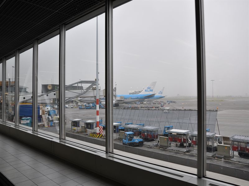 Det var ganska l�ngt att g� i Amsterdam d�r vi bytte plan