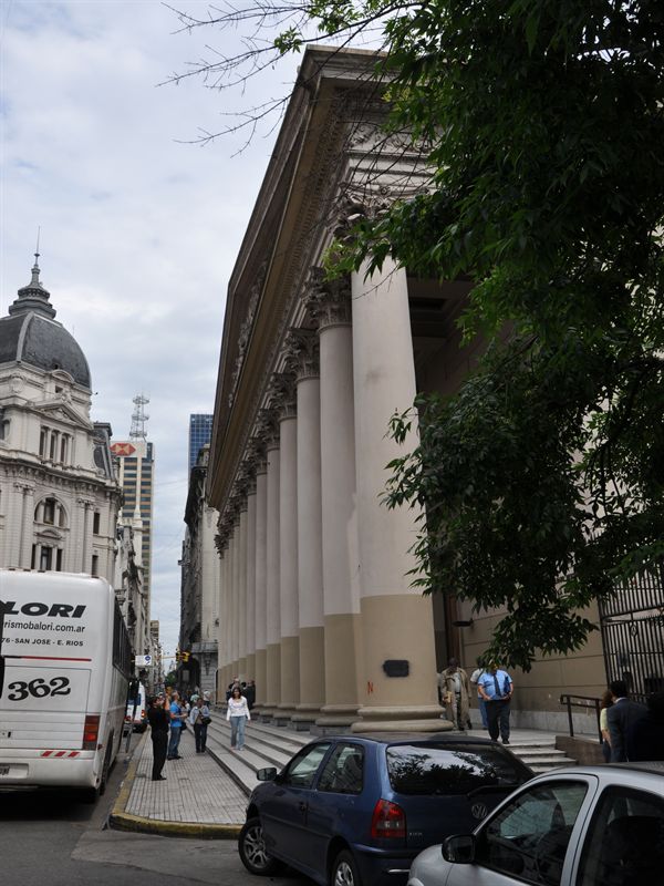 Katedralen i Buenos Aires som har 12 kolloner, lika m�nga som apostlarna
