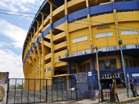 ...f�r h�r ligger en stor fotbollsarena...