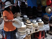 Panamahattar kommer h�rifr�n