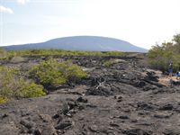 Terr�ngen �r helt bpt�glad av vulkanen d�r borta med massor av lava